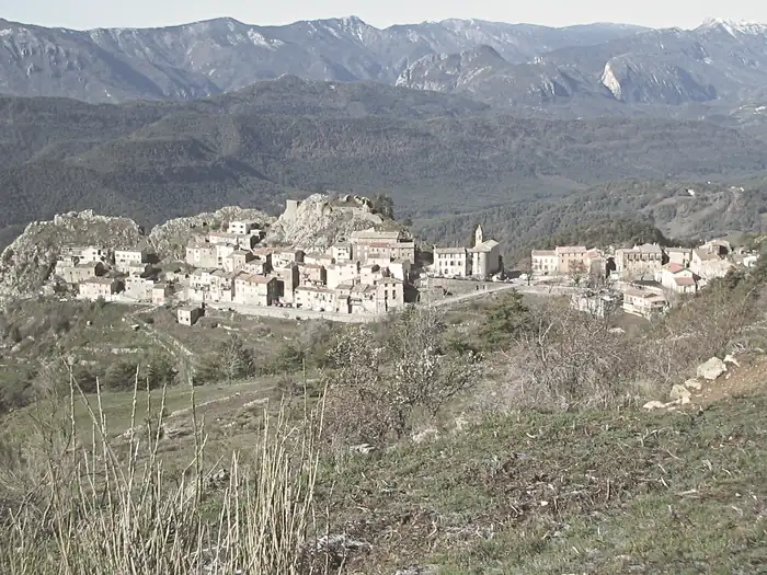 Tres jolie vue generale d'Ascros