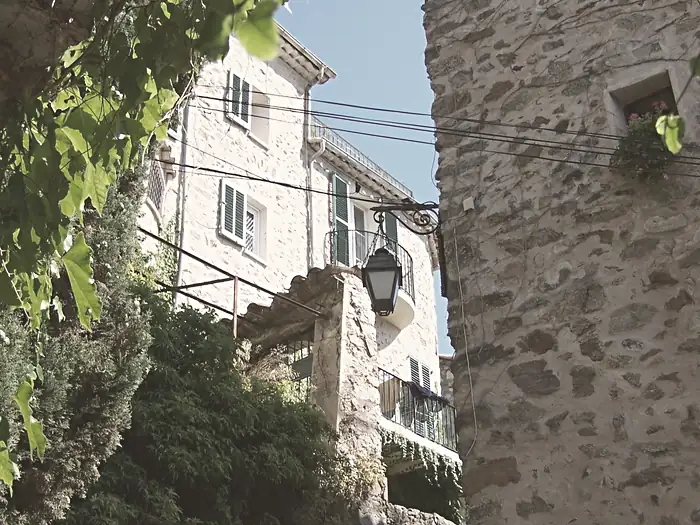 Auribeau sur Siagne - ruelle étroite