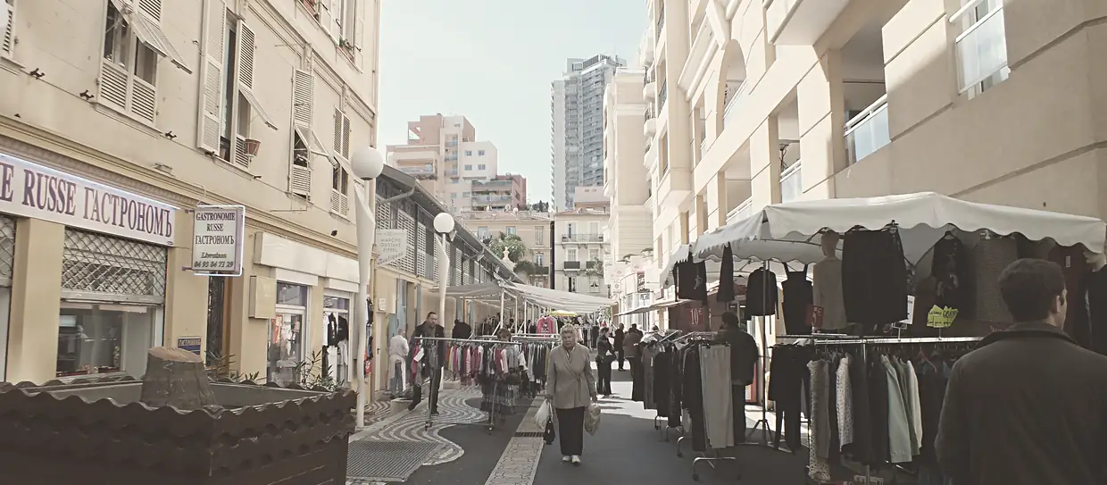 Place du marché de Beausoleil, au sud-est de la France (code postal 06240)