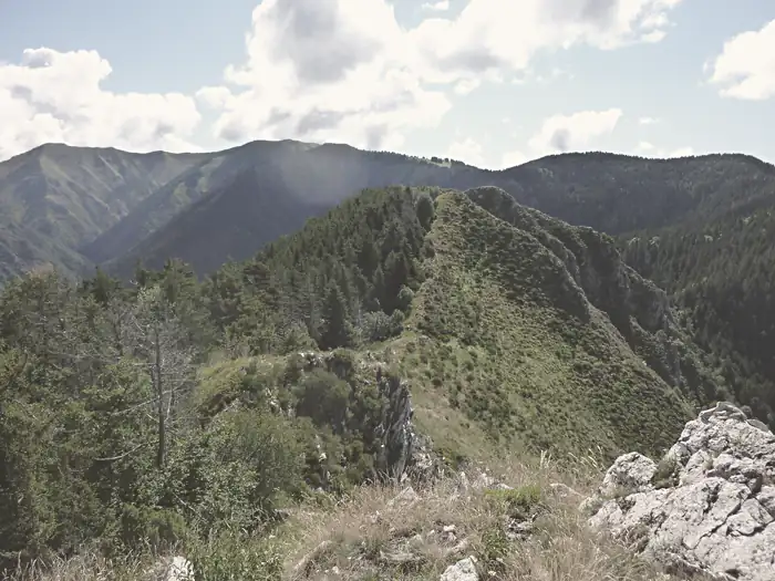 1er sommet sur la crête après la cime de l'Arpiha, à La Bollène-Vésubie