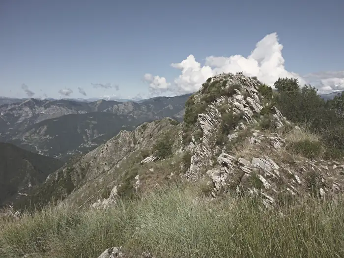 2ème sommet sur la crête après la cime de l'Arpiha, à La Bollène-Vésubie