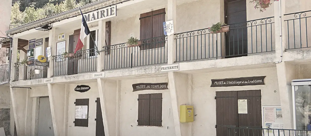Mairie et musée de l'outillage, à Briançonnet