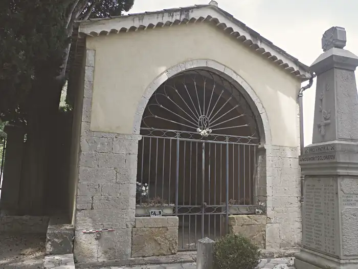 Chapelle Saint-Roch à l'entrée du cimetière, au Broc