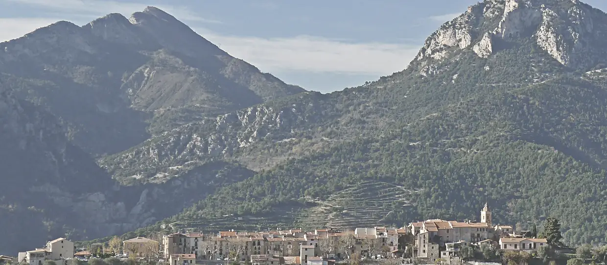 Vue du village de Castellar depuis la route des Granges Saint-Paul