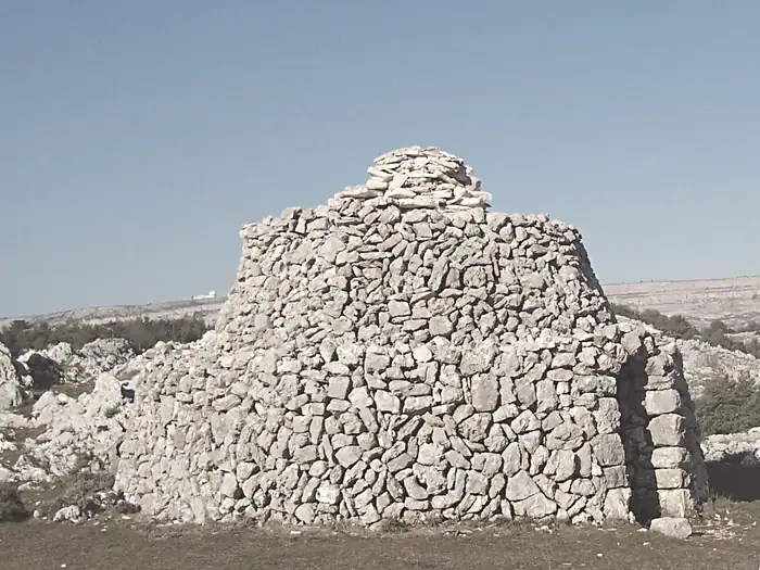 Construcción neolítica, à Caussols