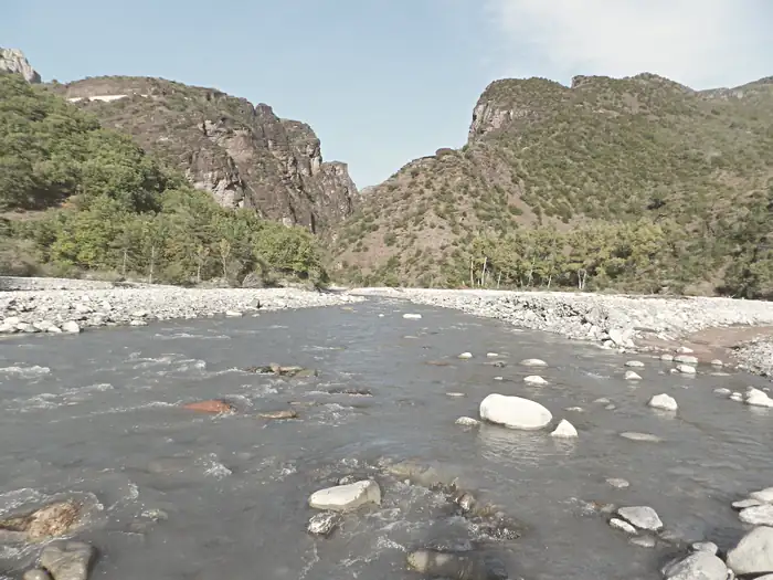 En aval des Gorges de Daluis