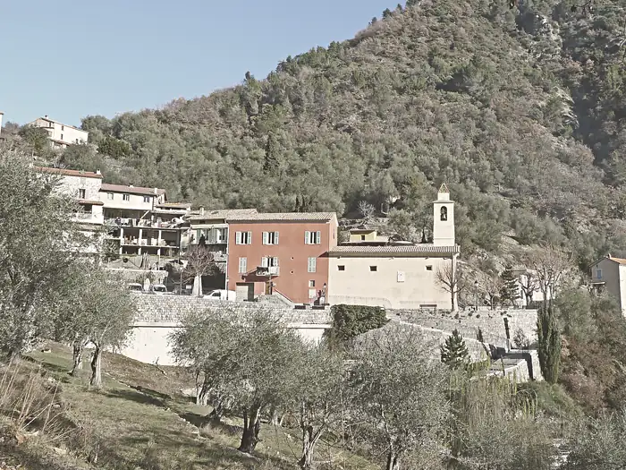 Vue orientée nord sur le village de Duranus