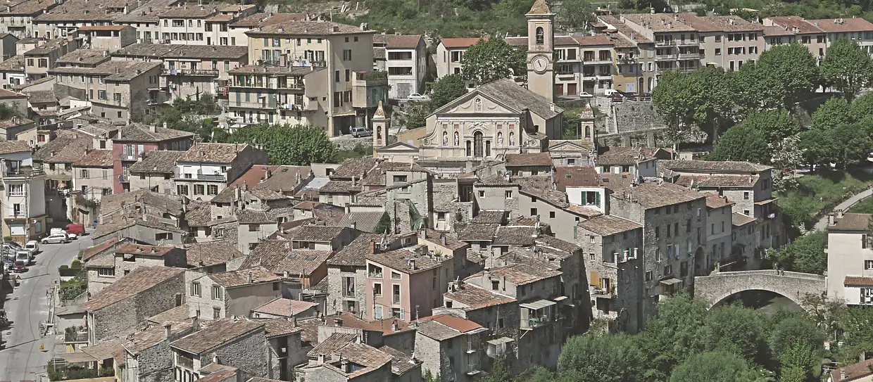 Vue du village de l'Escarène depuis Le Brec district