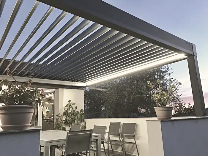 Pergola en façade (98), à Gattières