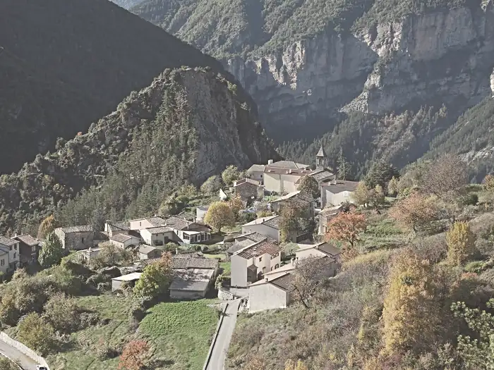 Vue automnale du village de Lieuche depuis la deuxième colline du nord-ouest