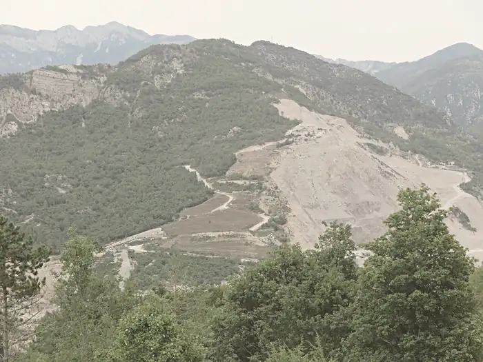 Carrière de graviers dans la vallée du Var - Vue de Malaussène