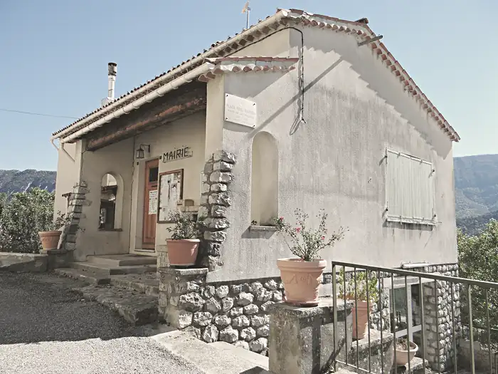 La mairie, aux Mujouls