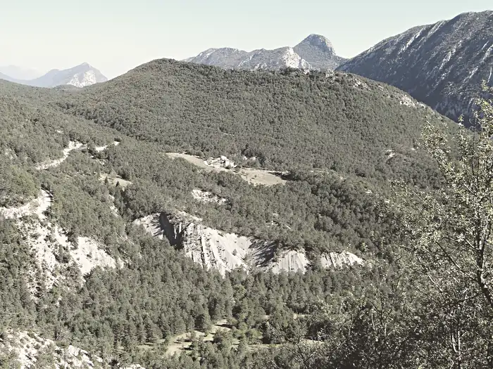 Panoramo vers le sud-est du village, aux Mujouls