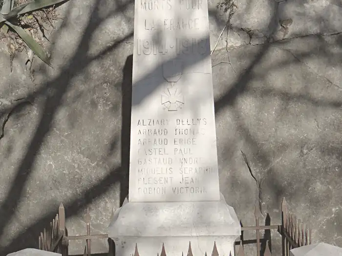 Monument aux morts de Pierrefeu