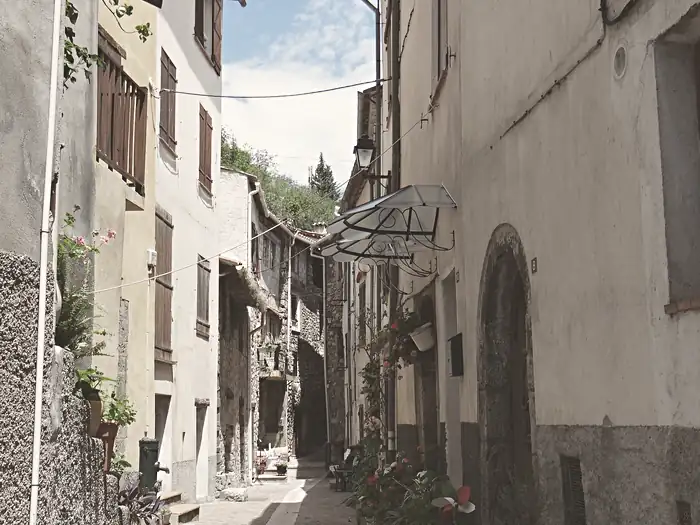 Une rue, à Rigaud