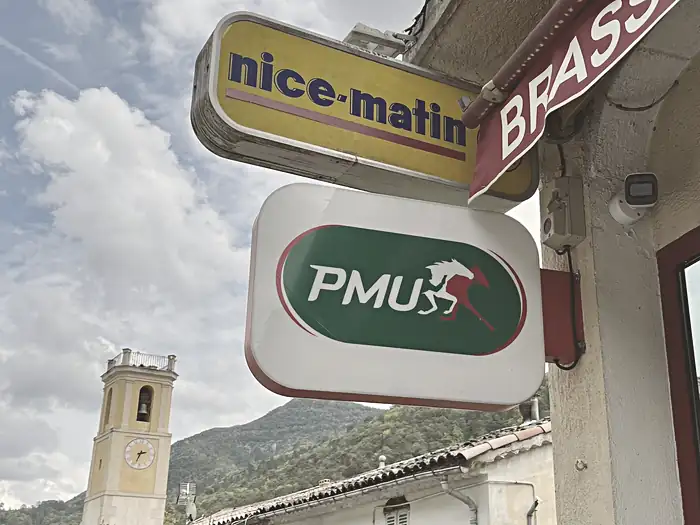 Café à Roquestéron (Alpes Maritimes)