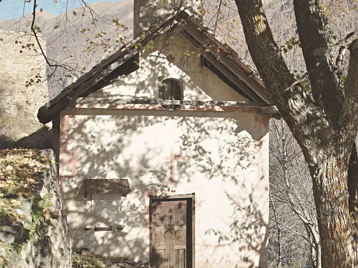 Chapelle du hameau de Valabres, à Roure