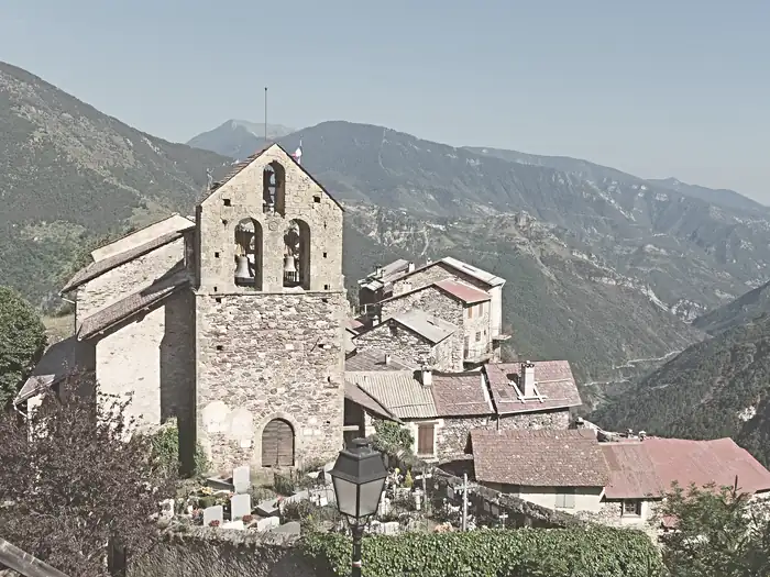 Église Saint-Laurent de Roure et pointe sud du village (l’après-midi)