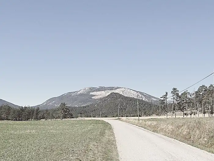 Le paysage sur la route entre Le Mas et Saint-Auban