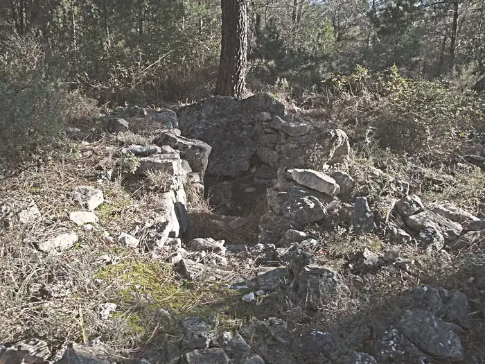 Dolmen de Lou Serre Dinguille, à Saint-Cézaire-sur-Siagne