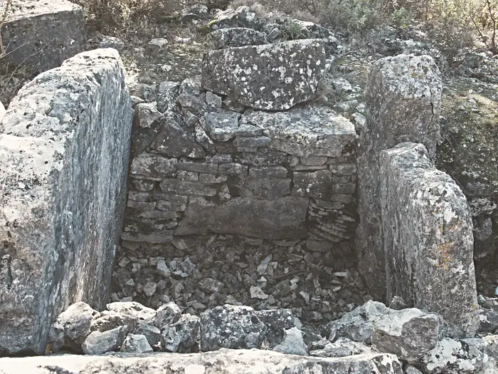 Dolmen des Puades, à Saint-Cézaire-sur-Siagne