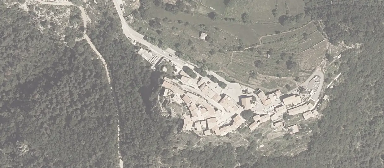 Vue aérienne du centre de Tourette-du-Château