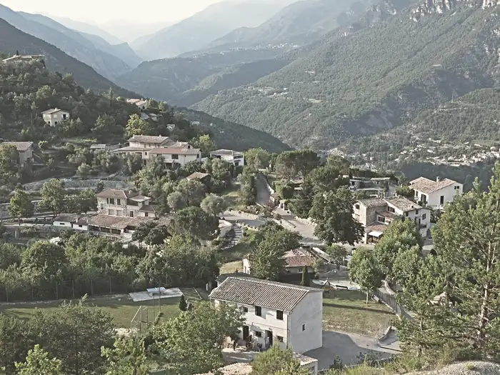 Vue du village de Tournefort depuis le chemin du Vieux Village