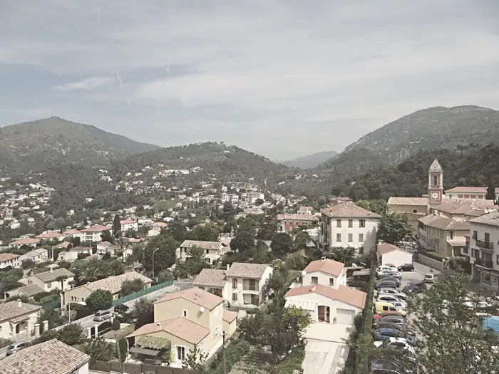 Vue de la ville depuis le château, à Tourrette-Levens