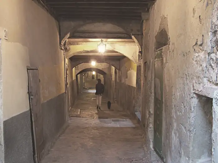 Rue Obscure, à Villefranche-sur-Mer
