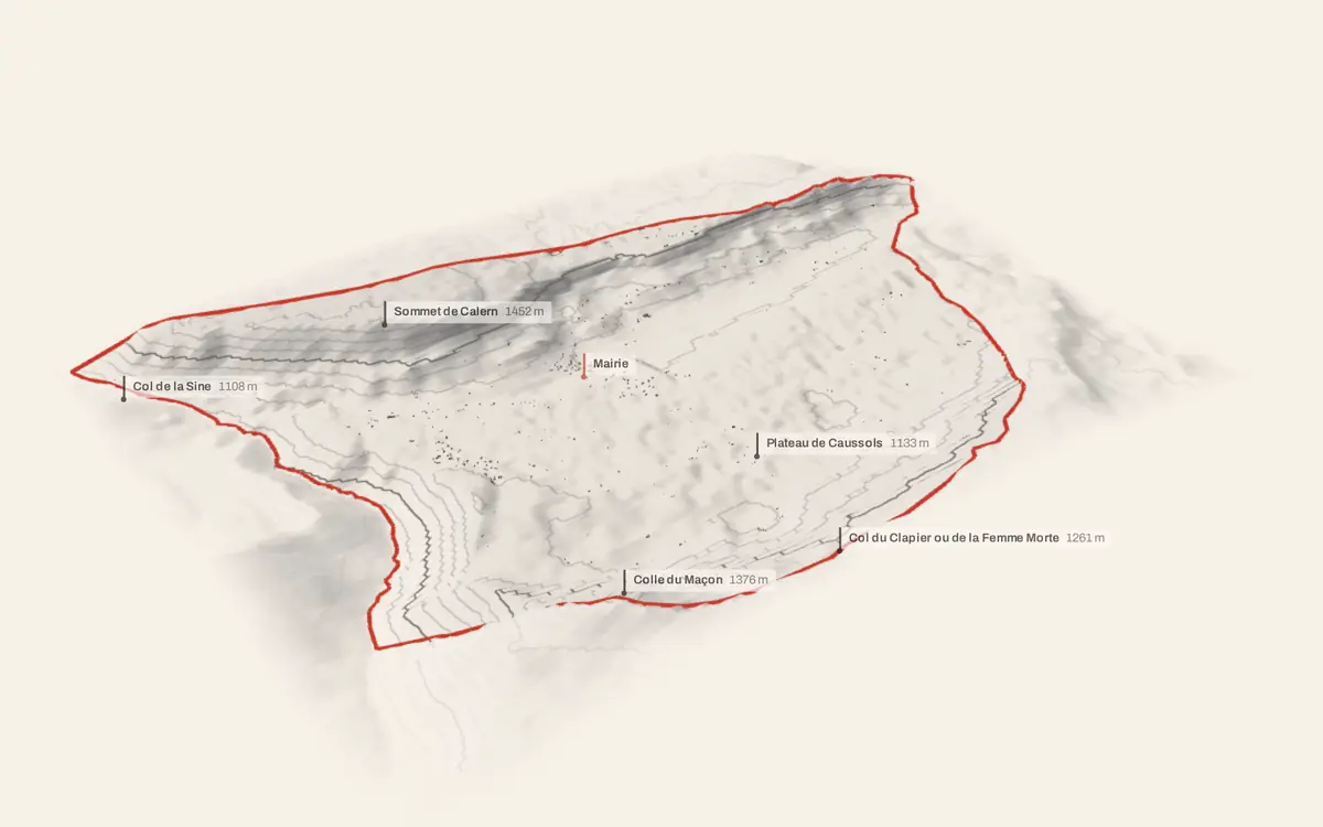 Caussols vue en relief depuis le sud-ouest : le terrain va de 889 à 1 455 mètres d'altitude, et 634 bâtiments y sont dressés à leur hauteur réelle.