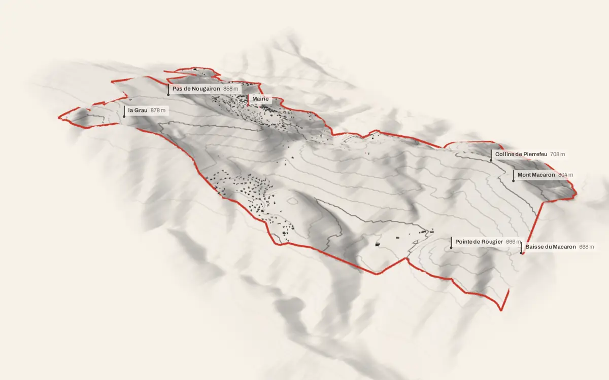 Châteauneuf-Villevieille vue en relief depuis le sud-ouest : le terrain va de 223 à 896 mètres d'altitude, et 956 bâtiments y sont dressés à leur hauteur réelle.