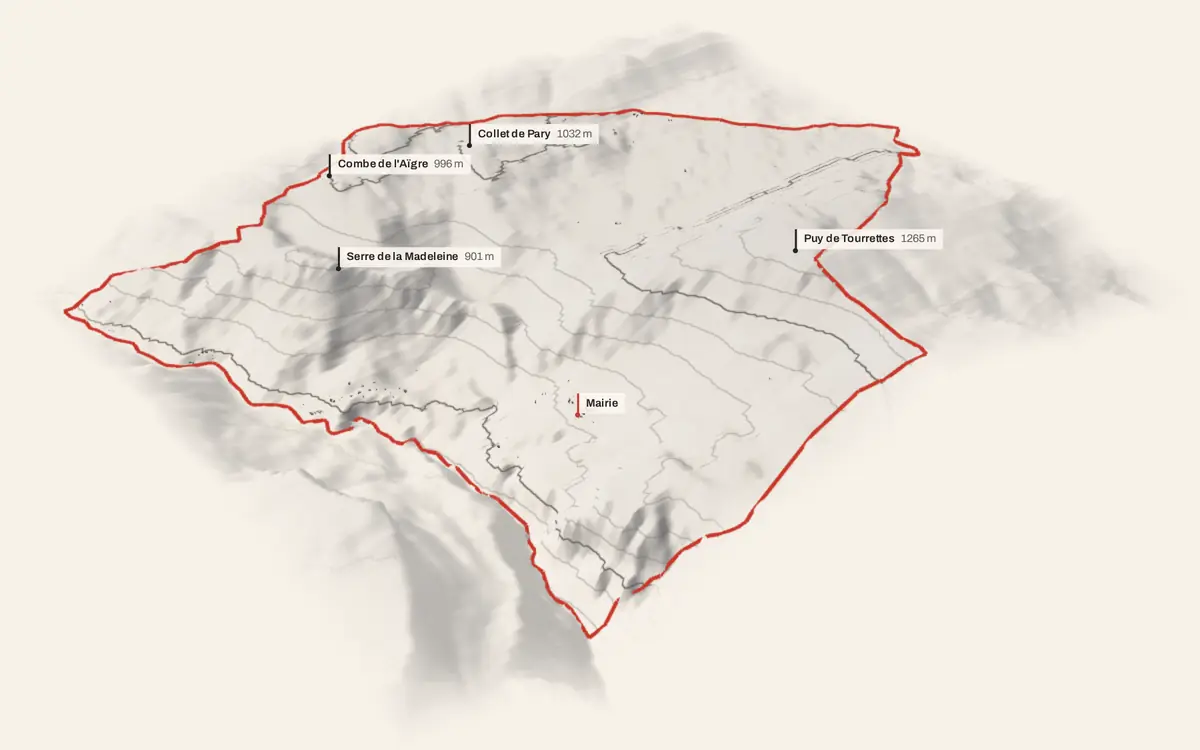 Courmes vue en relief depuis le sud-ouest : le terrain va de 258 à 1 267 mètres d'altitude, et 181 bâtiments y sont dressés à leur hauteur réelle.