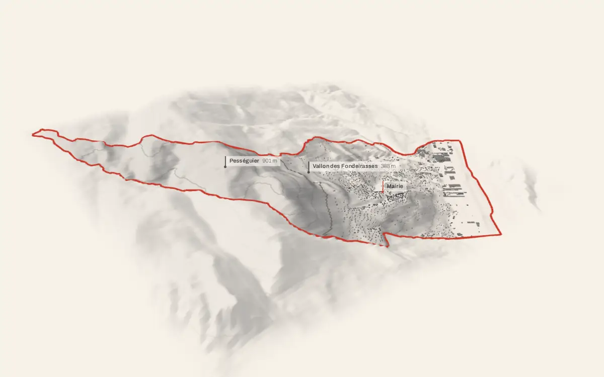 Gattières vue en relief depuis le sud-ouest : le terrain va de 44 à 950 mètres d'altitude, et 3 870 bâtiments y sont dressés à leur hauteur réelle.