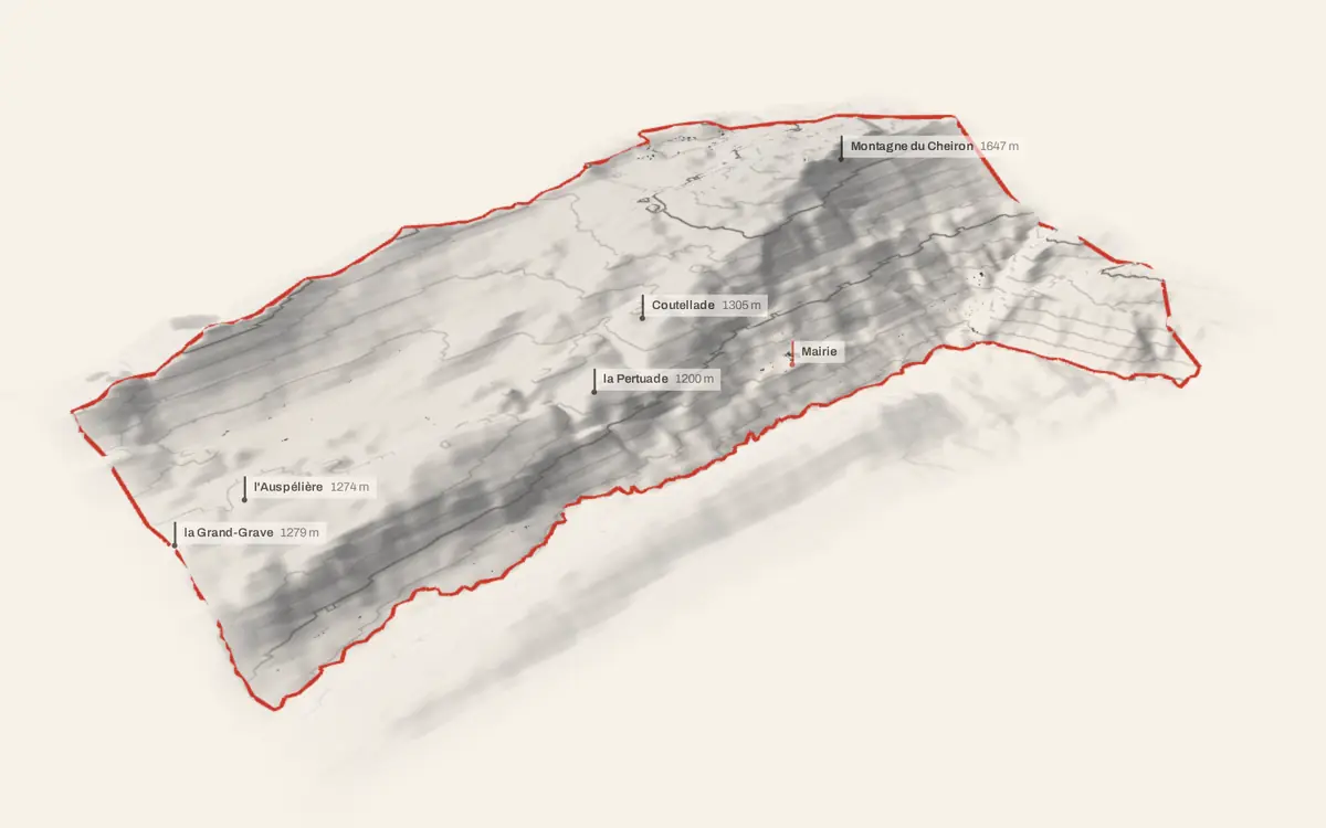 Gréolières vue en relief depuis le sud-ouest : le terrain va de 488 à 1 765 mètres d'altitude, et 772 bâtiments y sont dressés à leur hauteur réelle.