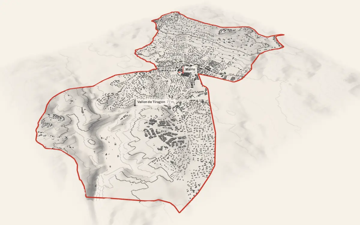 Mouans-Sartoux vue en relief depuis le sud-ouest : le terrain va de 36 à 317 mètres d'altitude, et 10 273 bâtiments y sont dressés à leur hauteur réelle.