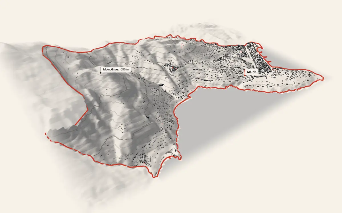 Roquebrune-Cap-Martin vue en relief depuis le sud-ouest : le terrain va de 1 à 798 mètres d'altitude, et 5 925 bâtiments y sont dressés à leur hauteur réelle, la mer occupant le bas de l'image.