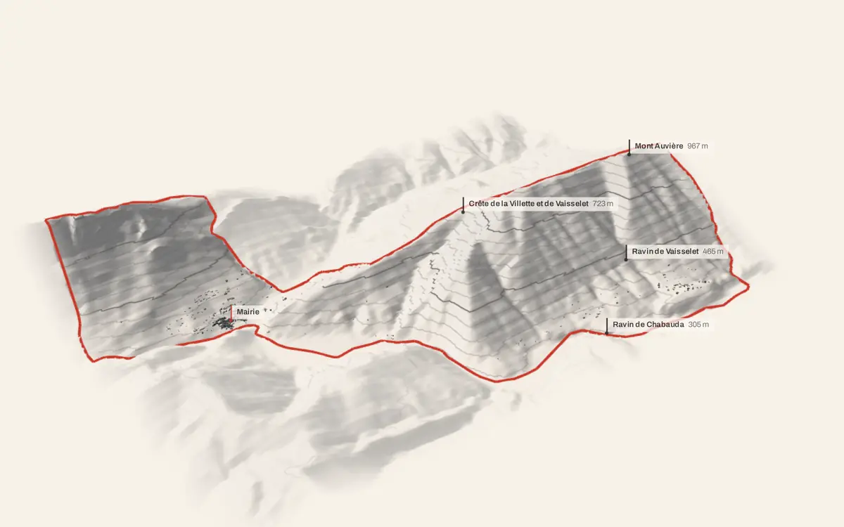Roquestéron vue en relief depuis le sud-ouest : le terrain va de 272 à 1 037 mètres d'altitude, et 709 bâtiments y sont dressés à leur hauteur réelle.