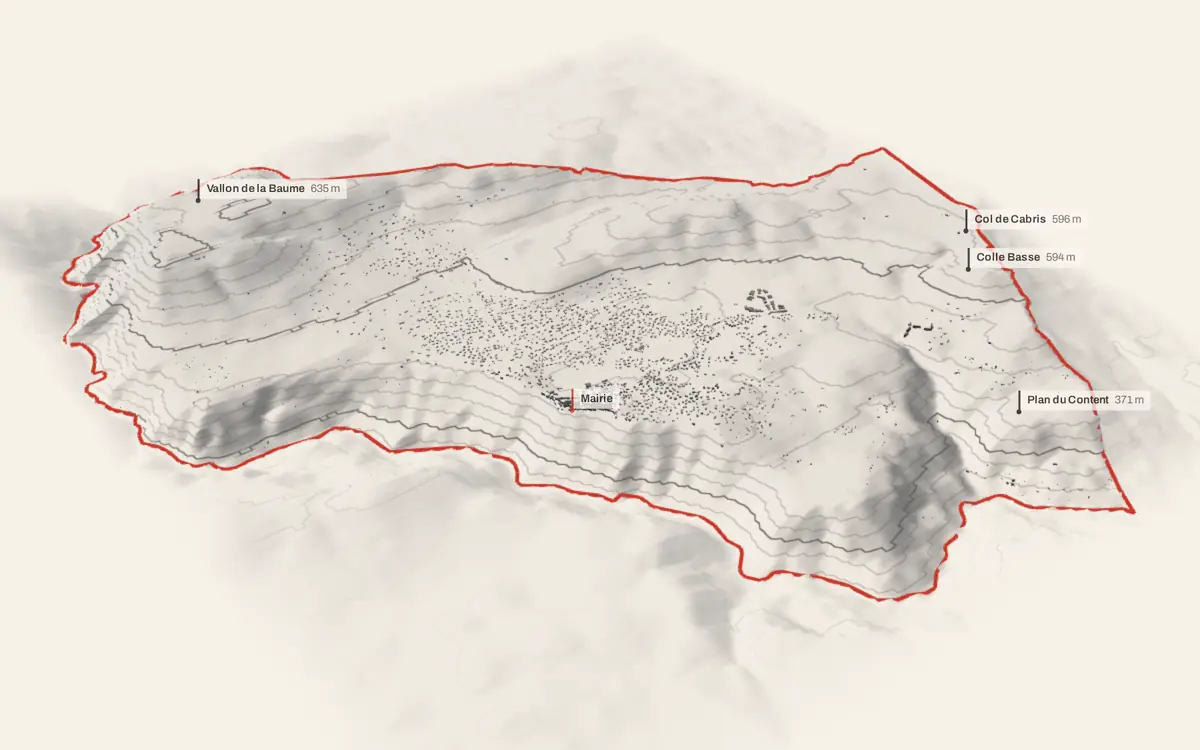 Saint-Cézaire-sur-Siagne vue en relief depuis le sud-ouest : le terrain va de 85 à 767 mètres d'altitude, et 4 997 bâtiments y sont dressés à leur hauteur réelle.