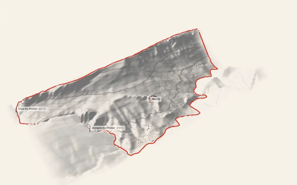 Sigale vue en relief depuis le sud-ouest : le terrain va de 325 à 1 103 mètres d'altitude, et 427 bâtiments y sont dressés à leur hauteur réelle.