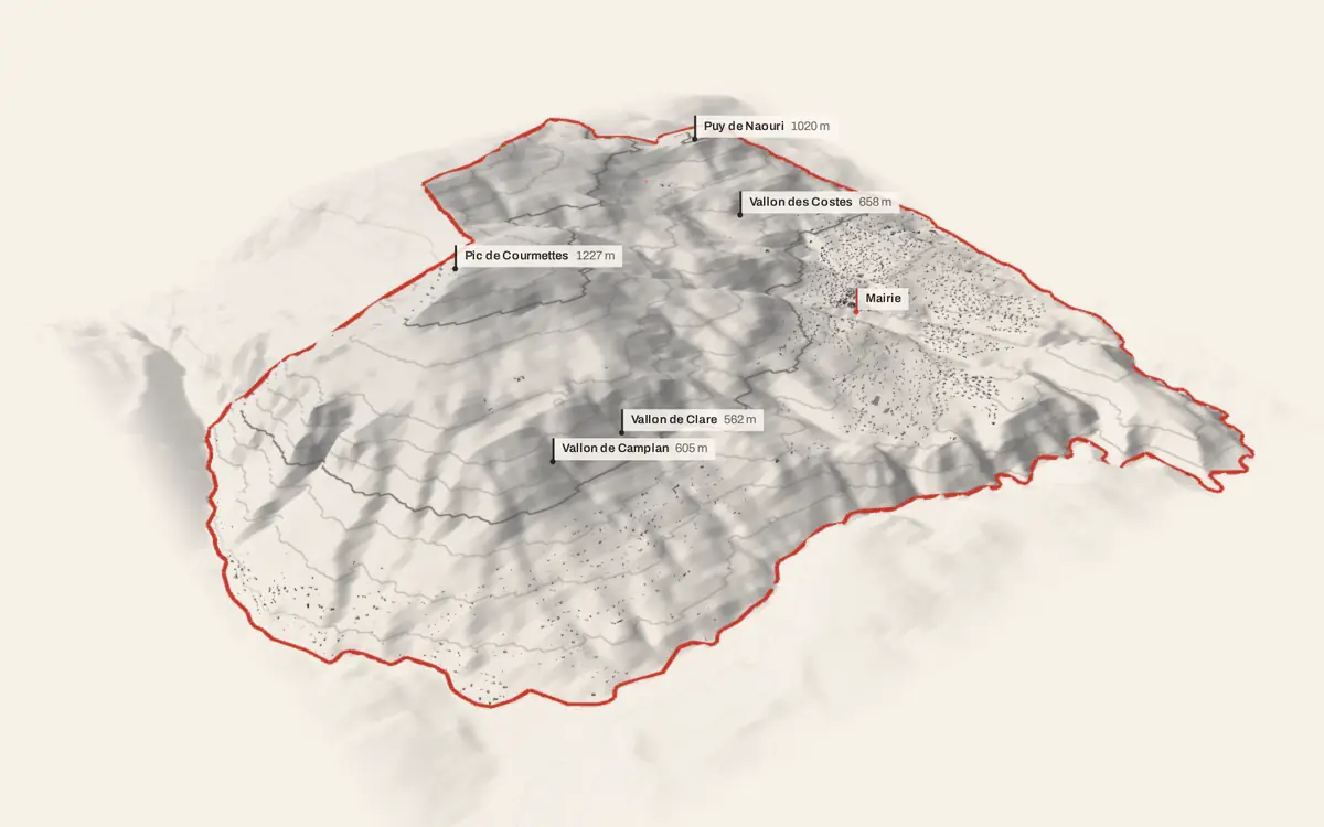 Tourrettes-sur-Loup vue en relief depuis le sud-ouest : le terrain va de 41 à 1 256 mètres d'altitude, et 5 697 bâtiments y sont dressés à leur hauteur réelle.