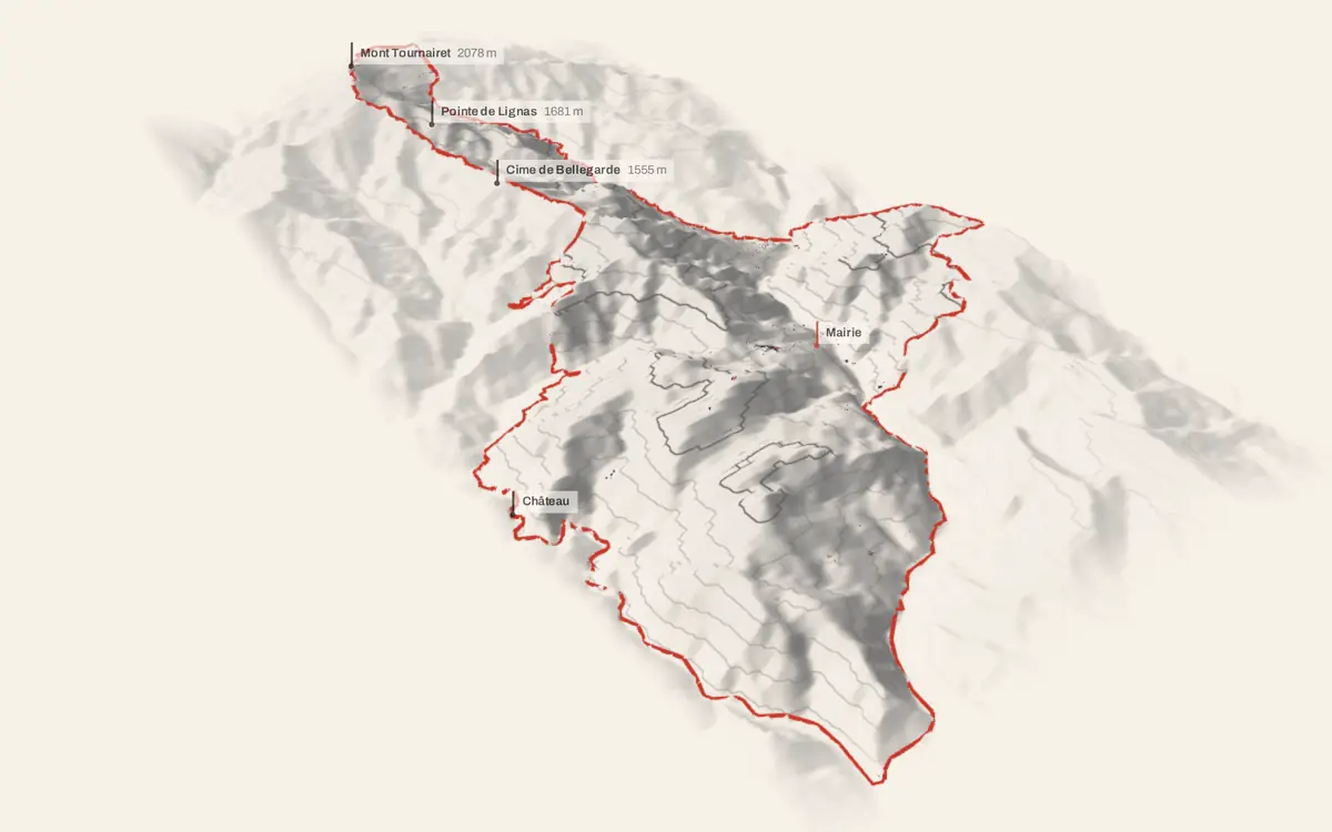 Utelle vue en relief depuis le sud-ouest : le terrain va de 133 à 2 072 mètres d'altitude, et 1 420 bâtiments y sont dressés à leur hauteur réelle.