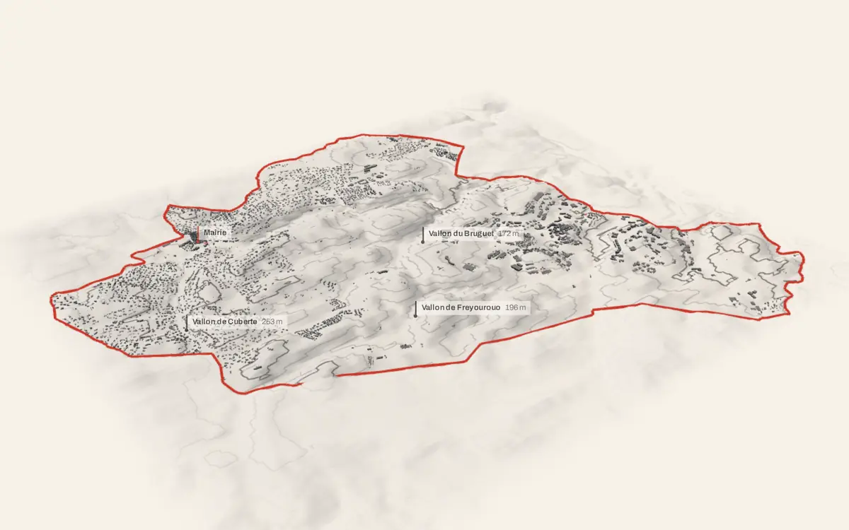 Valbonne vue en relief depuis le sud-ouest : le terrain va de 70 à 299 mètres d'altitude, et 8 365 bâtiments y sont dressés à leur hauteur réelle.